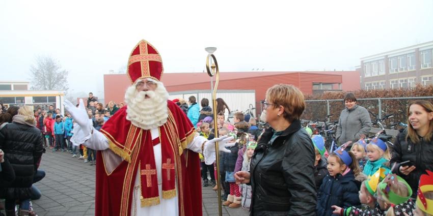 Sinterklaas bezoekt obs Jan Ligthart Delfzijl | MV Blik op Nieuws