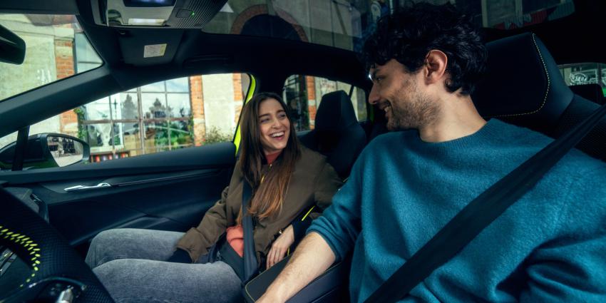 Automobilist met bijrijder