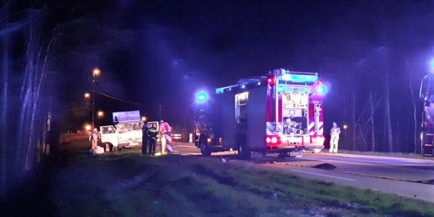 brand in kleine vrachtwagen
