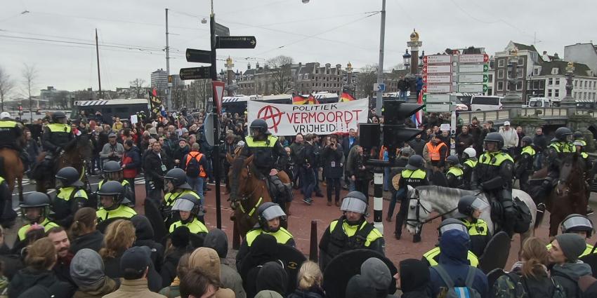 Grimmige sfeer bij demonstraties Amsterdam