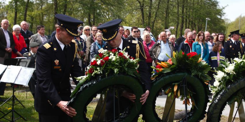 Foto van herdenking De Punt | Rieks Oijnhausen | rieksoijnhausen.nl/