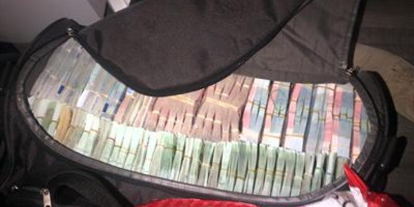 Foto van koffer vol met geld | Landelijk Parket