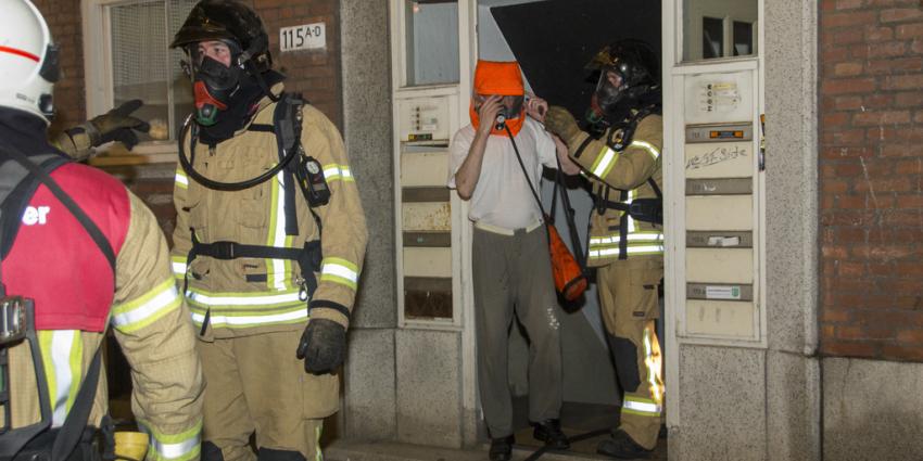 Bewoners uit flat gehaald tijdens brand