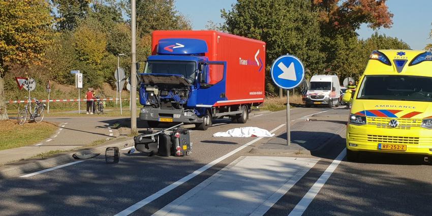 Vrouw (88) in scootmobiel omgekomen na aanrijding met vrachtauto