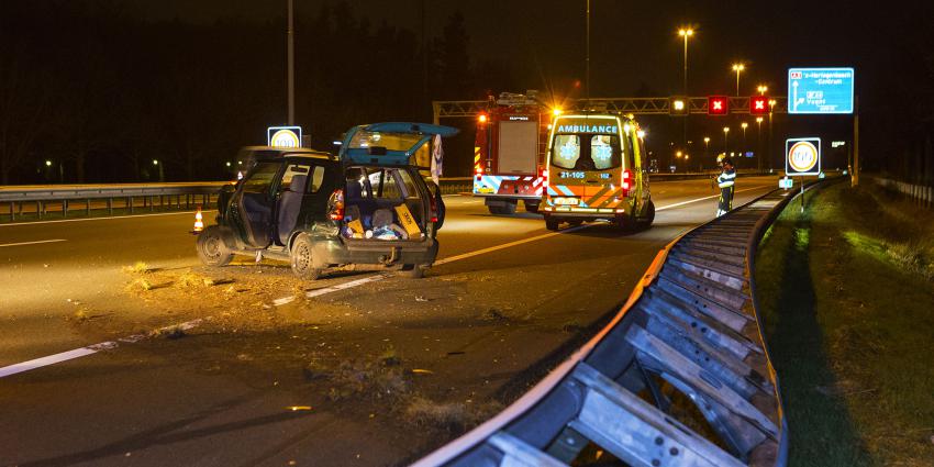 Automobilist raakte gewond na botsing met vangrail op snelweg A2 bij Vught