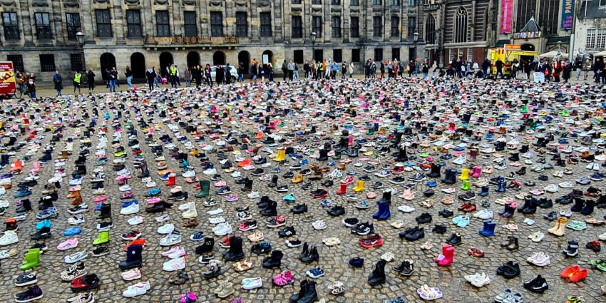 Kinderschoenen op de Dam