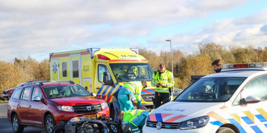Bromfietser gewond door aanrijding