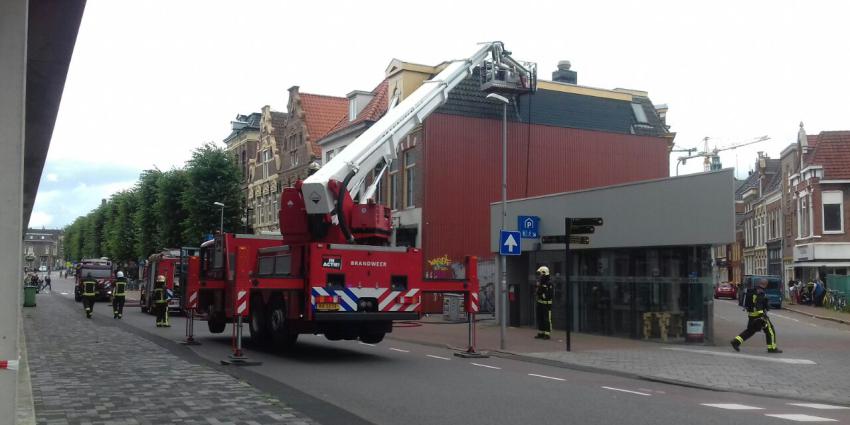 Felle dakbrand snel onder controle