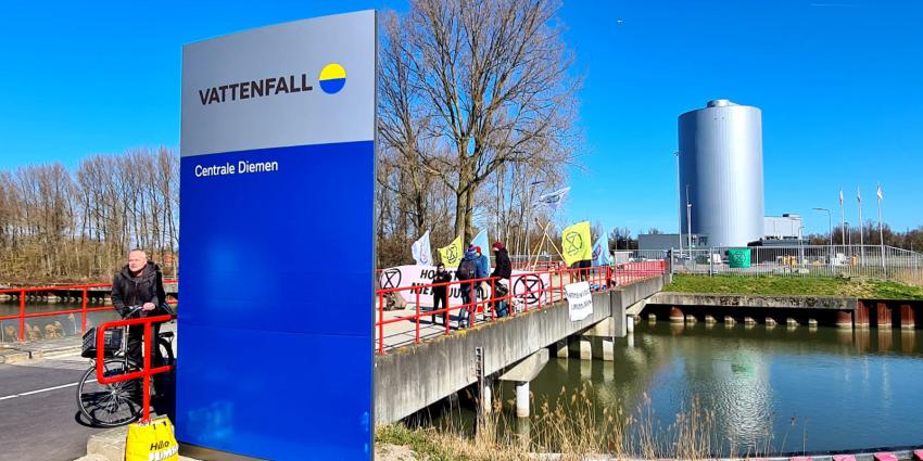 activisten blokkeren ingang