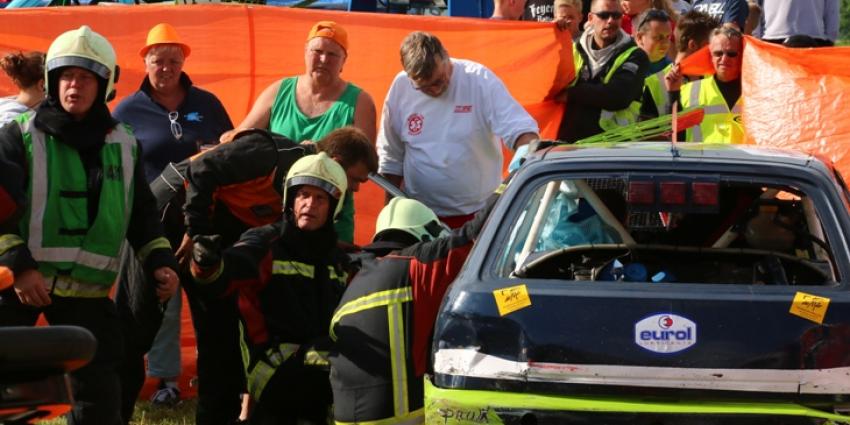 Foto van gewonde bij autocross | Van  Oostmedia | www.vanoostmedia.nl