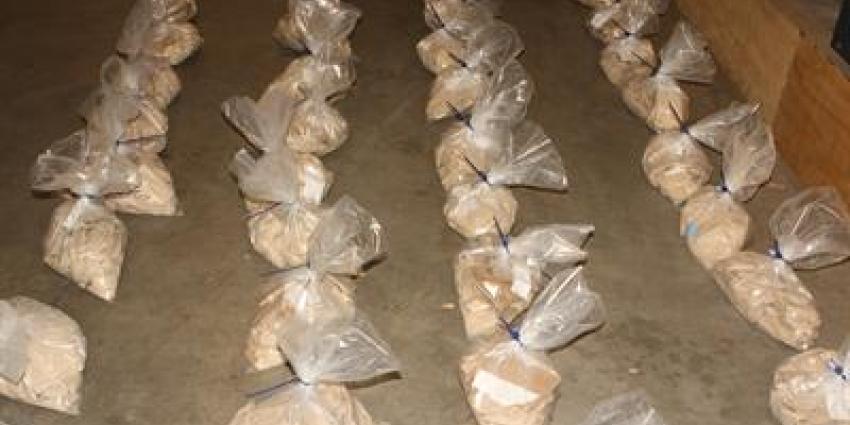 Man verstopt 30 bolletje drugs in onderbroek