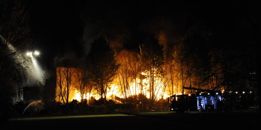 Foto van grote brand in Baarn | Fotopersbureau Groenenveld