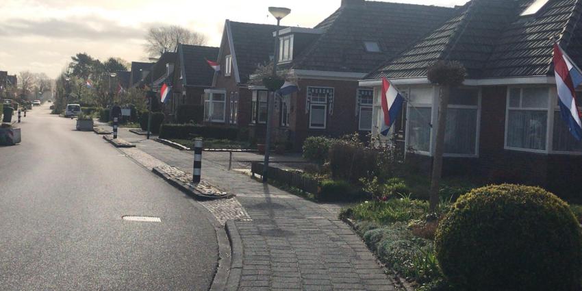 Vlaggen hangen uit in Groningen