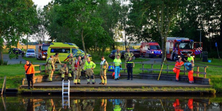 Hulpdiensten zoeken naar drenkeling