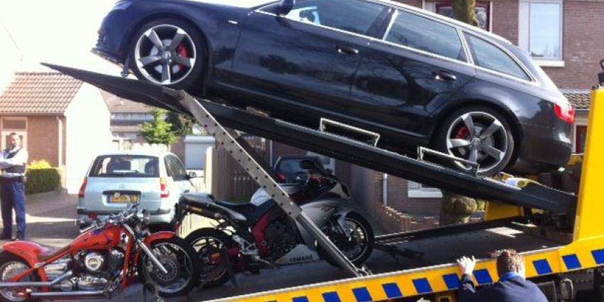 Foto van in beslag genomen auto en moteren | KMar