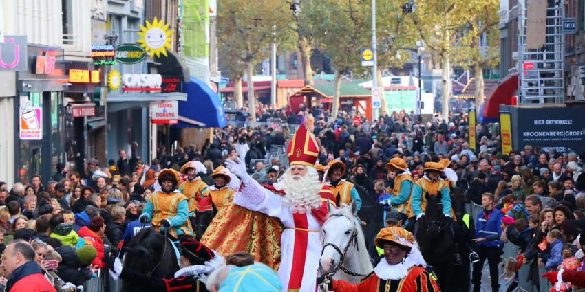 Sint krijgt warm onthaal in Amsterdam