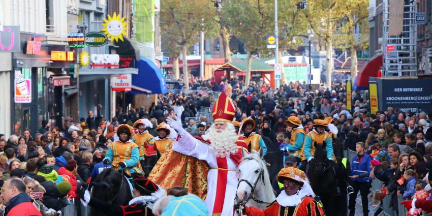 Sint krijgt warm onthaal in Amsterdam