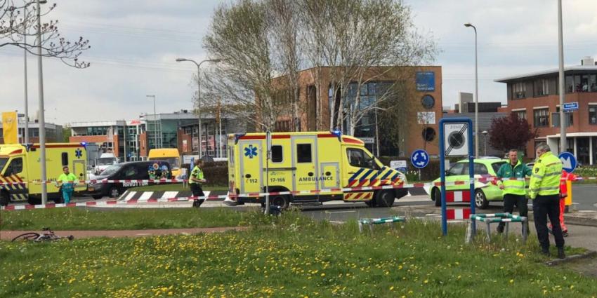 Fietser zwaargewond na aanrijding