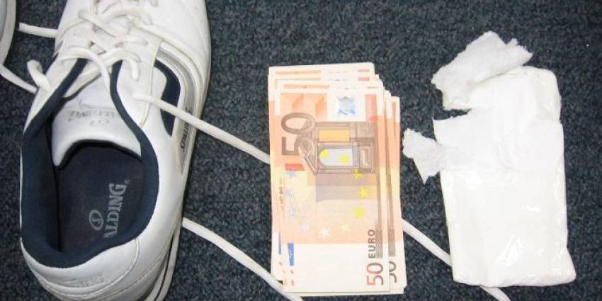 Foto van vals geld in schoenen | Kmar
