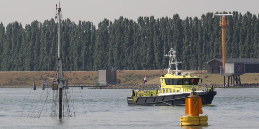 Twee schepen gezonken op de Oude Maas