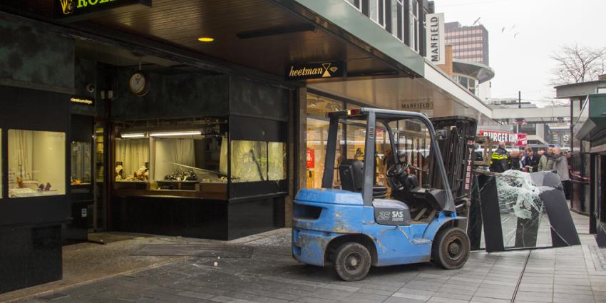 Ramkraak op juwelier met heftruck op klaarlichte dag