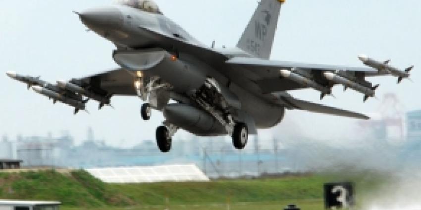F16 vlieger schiet op controletoren