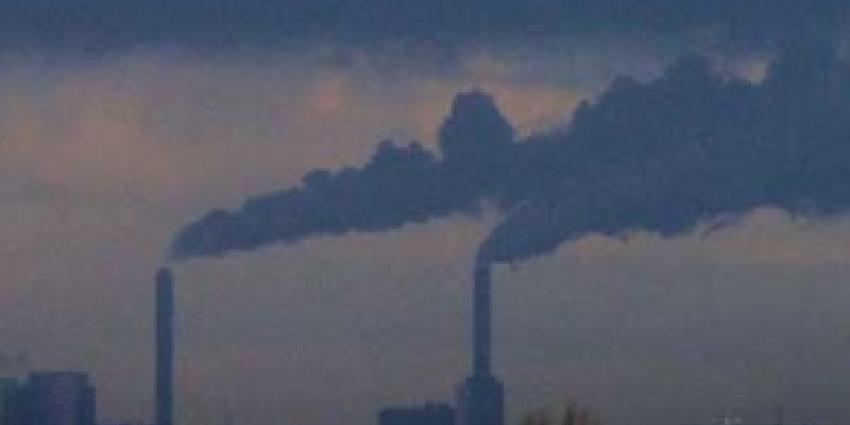 Foto van uitstoot fabrieken | Archief FBF.nl