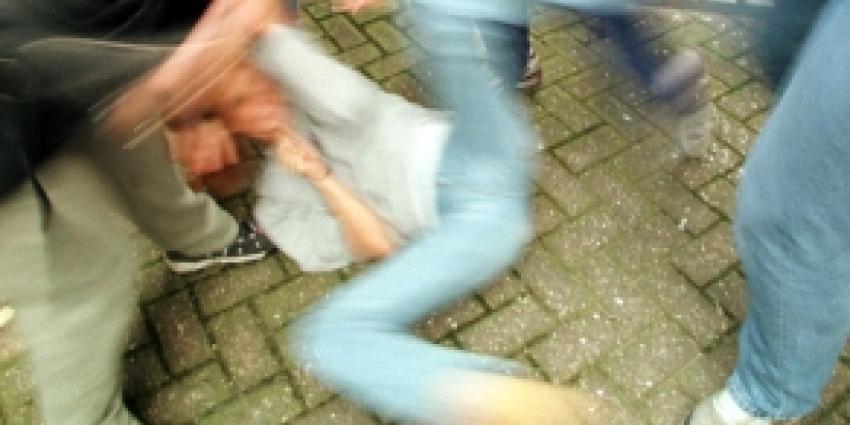 Vijf gewonden en vijftien aanhoudingen bij grote vechtpartij Zaandam
