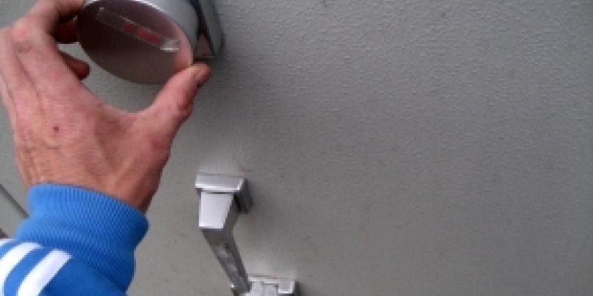 Mannen breken kluis open en vluchten