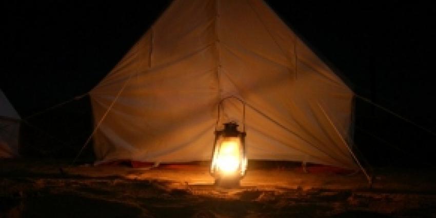 Foto van lamp in tent | Archief FBF.nl