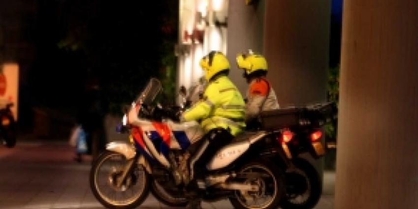 21-jarige jongen zonder aanleiding door duo mishandeld in Delft