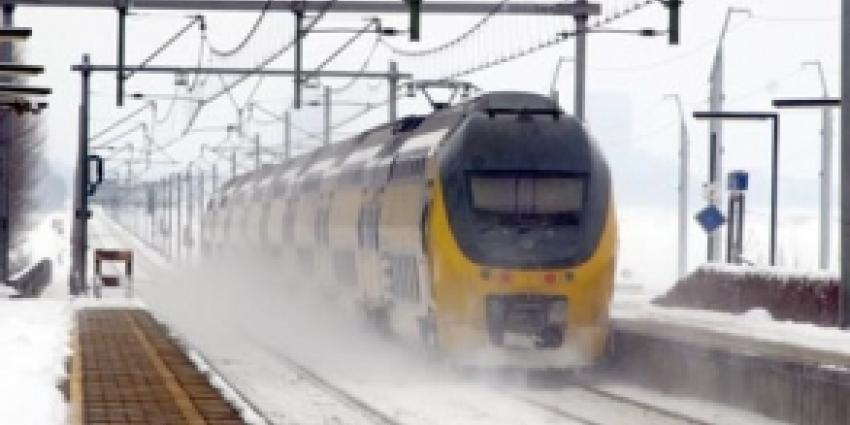 NS zet vanwege sneeuw ook maandag minder treinen in
