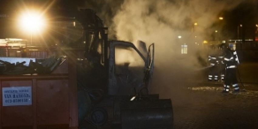 Cabine van vrachtwagen uitgebrand