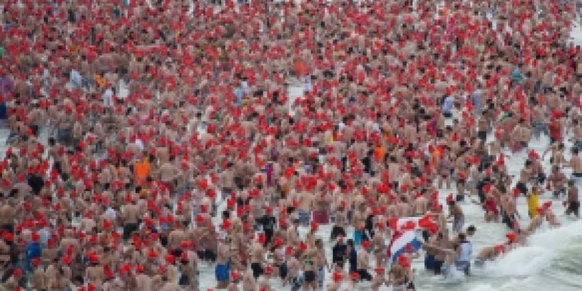 Ruim 40.000 Nieuwjaarsduikers trotseren koud water