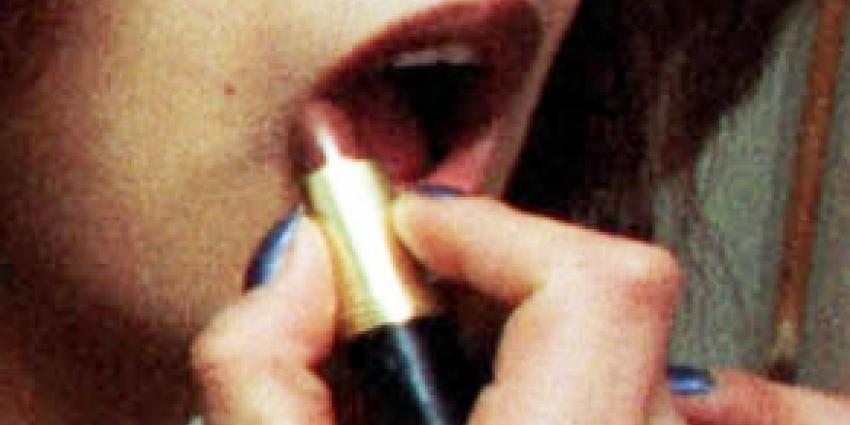 Politie Rotterdam zoekt eigenaar van honderden lipsticks en dagcr&egrave;mes