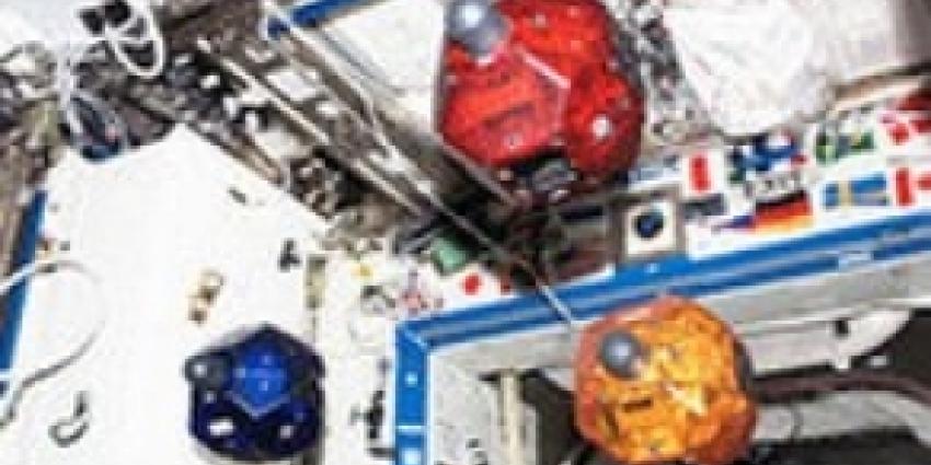 Scholieren besturen mini-satelieten in ISS