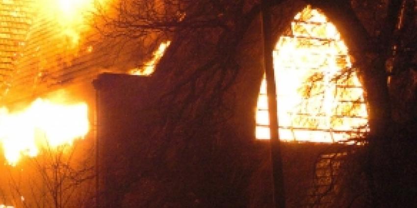 Historische kerk Ameland grotendeels door brand verwoest