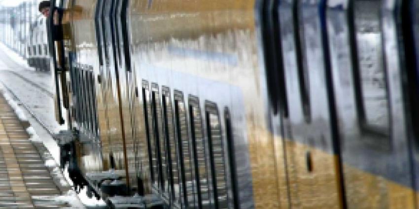 Bejaarde vrouw (75) staat in de weg en wordt van perron geduwd