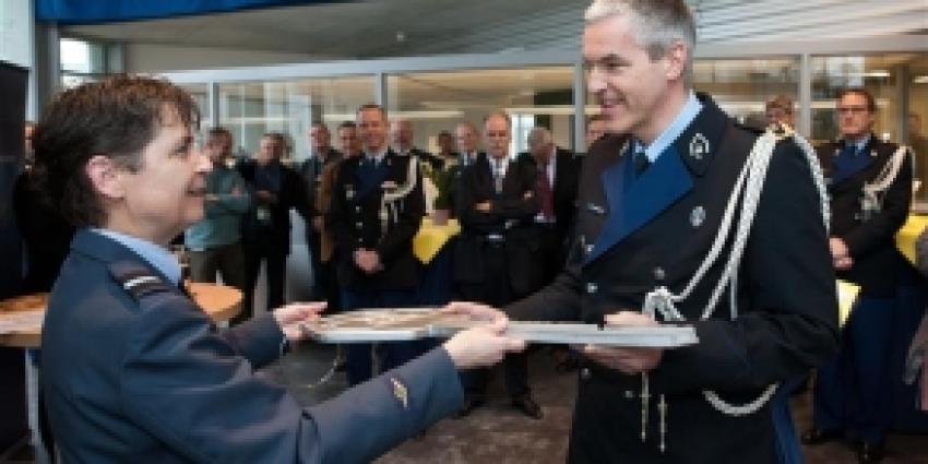 Marechaussee Schiphol krijgt sleutel nieuwe kazerne