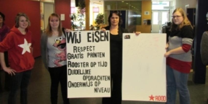 Studenten Noorderpoort bieden handtekeningen aan