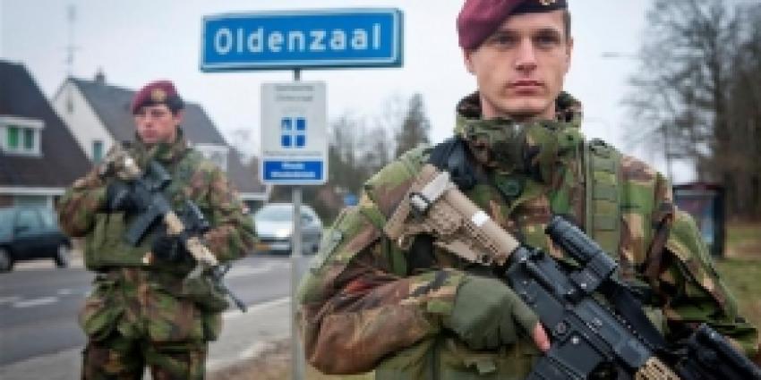 Grondtroepen rukken op om voormalige Vliegbasis Twenthe te veroveren