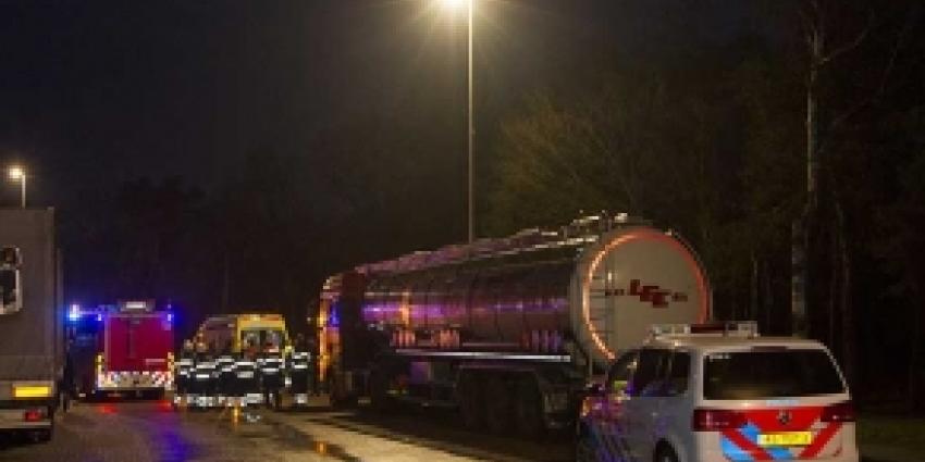 Explosie in cabine vrachtwagen met tankwagen zwavelzuur