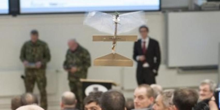 Cameravlieg bespioneert ook bij u binnen als het moet