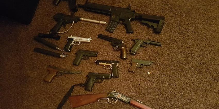 Politieactie bij FC Twente leidt tot vijf aanhoudingen