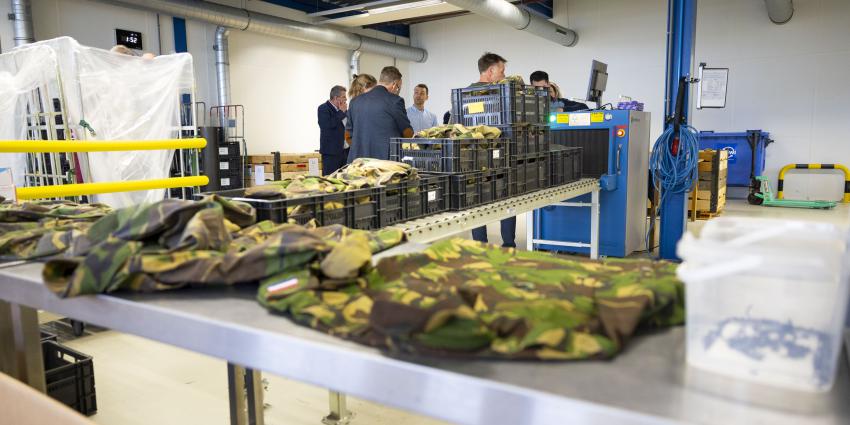 DJI neemt eerste partij kleding in ontvangst