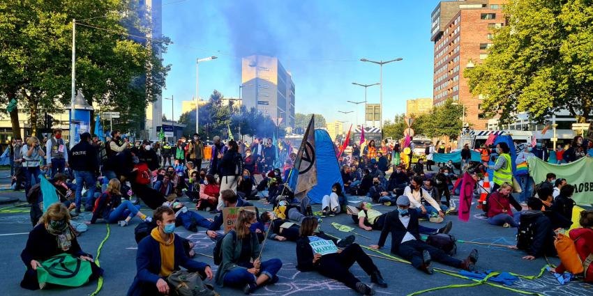 Geblokkeerde Europaboulevard in Amsterdam