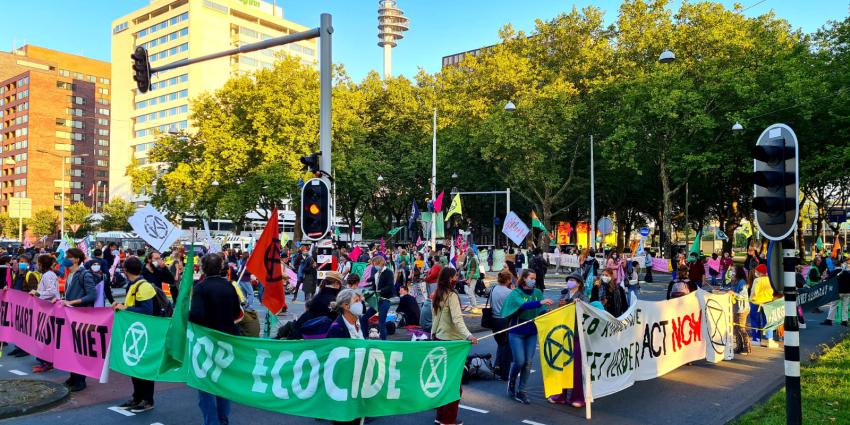 Geblokkeerde Europaboulevard in Amsterdam