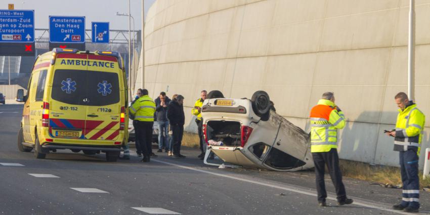 Auto over de kop in Schiedam