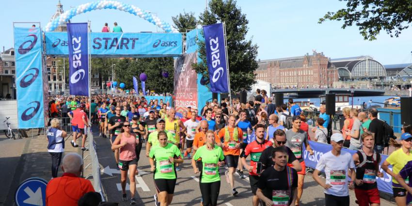 Hardlopers van start bij de Dam tot Damloop