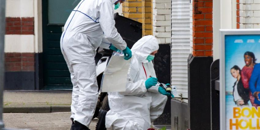 handgranaten aan deur van winkel in Rotterdam